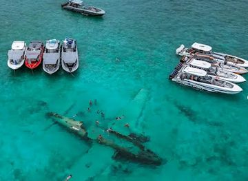 turks-and-caicos-islands/salt-cay/attraction/avion-hundido