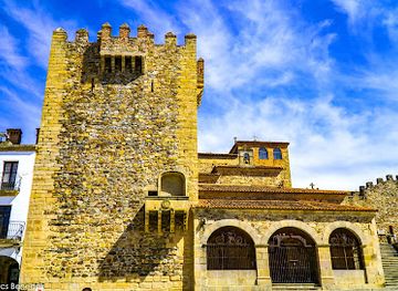 portugal/estremadura/attraction/torre-de-bujaco