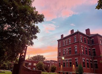 kentucky/louisville/old-louisville/attraction/toonerville-trolley