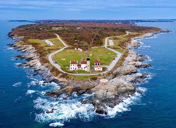 rhode-island/narragansett-bay/attraction/beavertail-lighthouse-museum