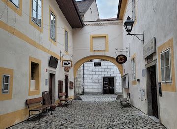 czechia/cesky-krumlov/attraction/pruchod-na-klasterni-dvur