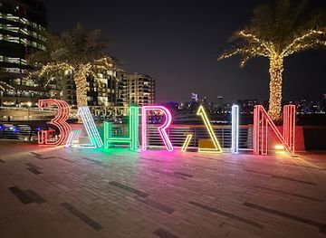 bahrain/manama/manama-city-center/attraction/colorful-bahrain-sign