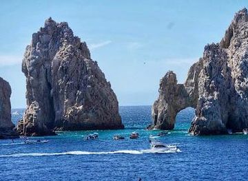 mexico/cabo-san-lucas/attraction/pelican-rock