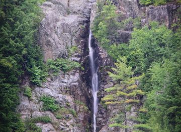 new-york/adirondack-mountains/attraction/roaring-brook-falls