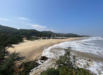 vietnam/north-central-coast/attraction/dancing-rock-beach