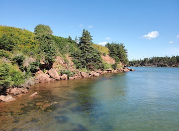 canada/prince-edward-island-national-park/attraction/basin-head-provincial-park