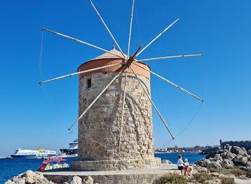 greece/rhodes/attraction/mandraki-marina-port