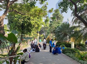 indonesia/east-java/attraction/statue-of-gubernur-suryo