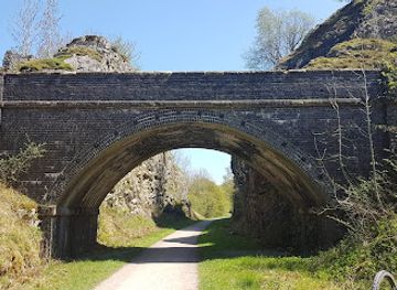 united-kingdom/peak-district/attraction/abseiling-derbyshire