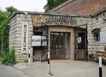 hungary/tatabanya/attraction/hospital-in-the-rock