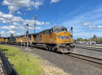 california/gold-country/attraction/roseville-train-watching-platform