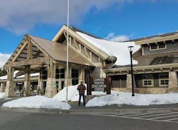 montana/yellowstone-national-park/attraction/canyon-visitor-education-center