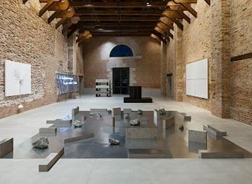 italy/venice/attraction/punta-della-dogana-pinault-collection