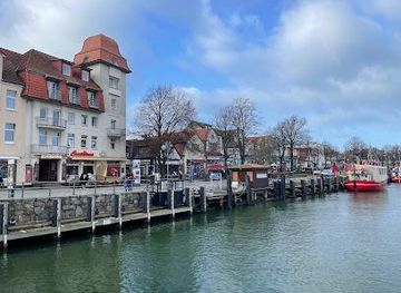 germany/rostock/attraction/bahnhofsbrucke