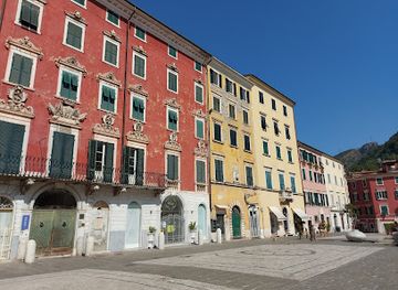 italy/lunigiana/attraction/piazza-alberica