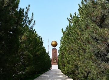 uzbekistan/chimgan-mountains/attraction/memorial-square