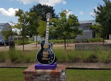 tennessee/mississippi-delta/attraction/b-b-king-museum-delta-interpretive-center-b-b-king-grave