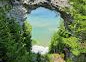 michigan/mackinac-island/attraction/arch-rock