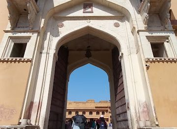 india/jaipur/jantar-mantar/attraction/city-palace-jantar-mantar-entry-gate