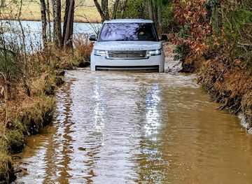 north-carolina/asheville/biltmore-village/attraction/land-rover-experience-biltmore