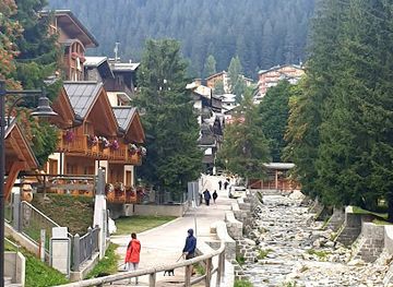 italy/madonna-di-campiglio/attraction/passeggiata-viale-sarca