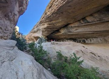 utah/vernal/attraction/moonshine-arch-trailhead