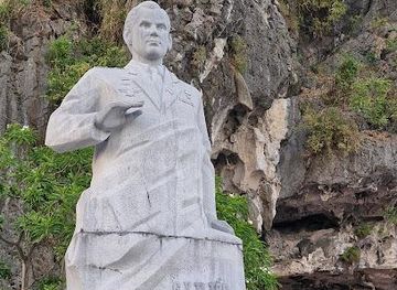 vietnam/ha-long/attraction/thien-canh-son-beach