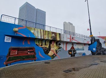 poland/warsaw/attraction/wall-art-at-patelnia