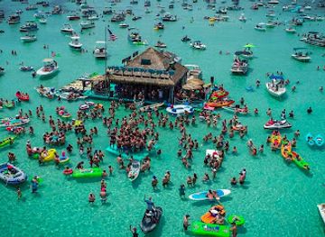florida/fort-walton-beach/attraction/crab-island-gone-wild