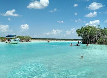 mexico/yucatan-peninsula/attraction/bacalar-lagoon