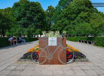 latvia/kurzeme/attraction/bicycle-monument