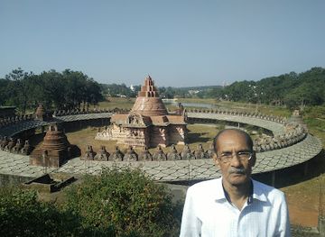india/central-india/attraction/shri-yantra-mandir