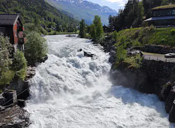 Waterfall lookout