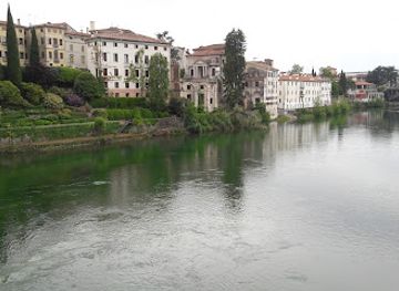 italy/veneto/attraction/poli-grappa-museum