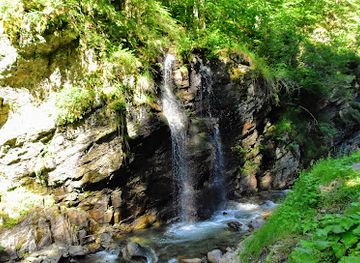 romania/gorj/attraction/waterfall-shower-ranger
