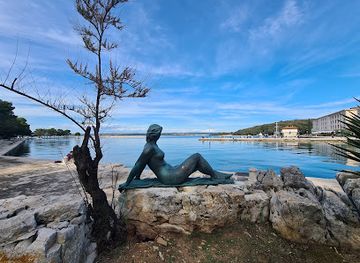 croatia/pula/attraction/bather-sculpture-np-brijuni
