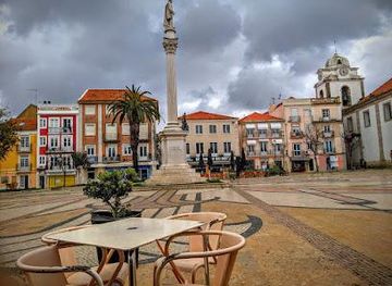 portugal/estremadura/attraction/praca-de-bocage