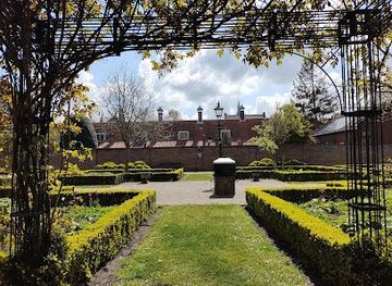 netherlands/the-hague/attraction/hofje-van-pauw