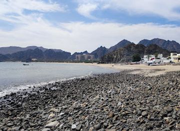 oman/ash-sharqiyah-north-governorate/attraction/bustan-residents-beach