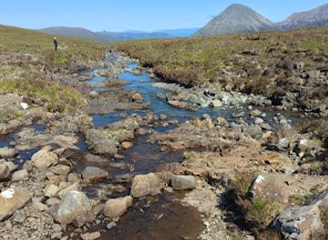 united-kingdom/isle-of-skye/attraction/bruach-na-frithe-junction-cairn