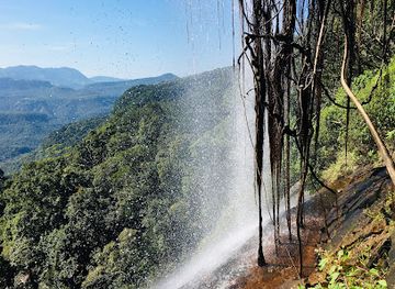 sri-lanka/knuckles-mountain-range/attraction/duwili-ella-and-duwili-ella-cave