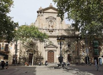 spain/barcelona/attraction/placa-de-la-barceloneta