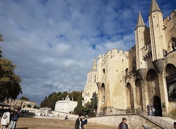 france/avignon/rocher-des-doms/attraction/basilique-saint-pierre