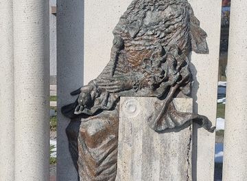 slovenia/posavje/attraction/spomenik-krompirju