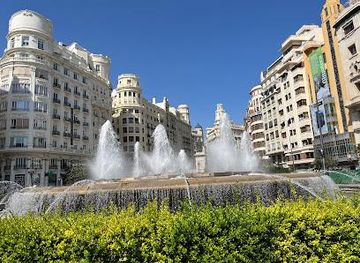 spain/valencia/attraction/font-de-la-placa-de-l-ajuntament