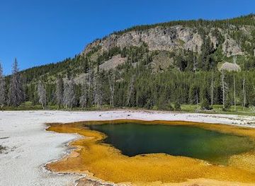 montana/yellowstone-national-park/attraction/black-sand-basin