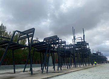 spain/valladolid/attraction/monumento-a-las-sillas