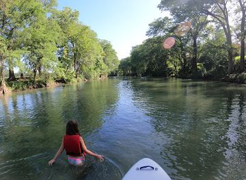texas/new-braunfels/attraction/cypress-bend-park
