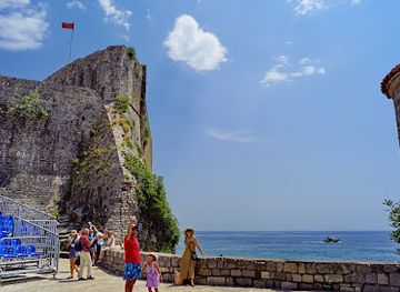 montenegro/bar-riviera/attraction/viewpoint-at-rock-beach