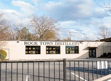 arkansas/pinnacle-mountain-state-park/attraction/rock-town-distillery